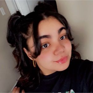 Meet your Posher, Rebeca